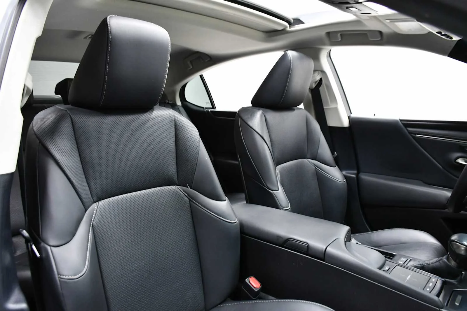 Certified Used 2022 IRIDIUM Lexus  image 24