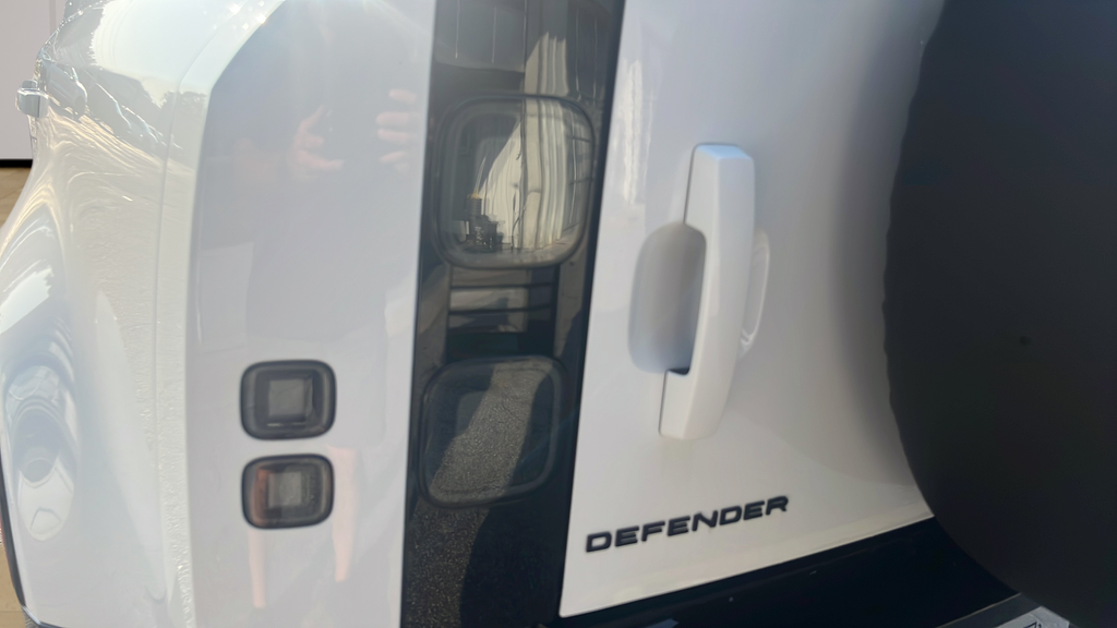 New 2026 White Land Rover X-Dynamic SE image 12