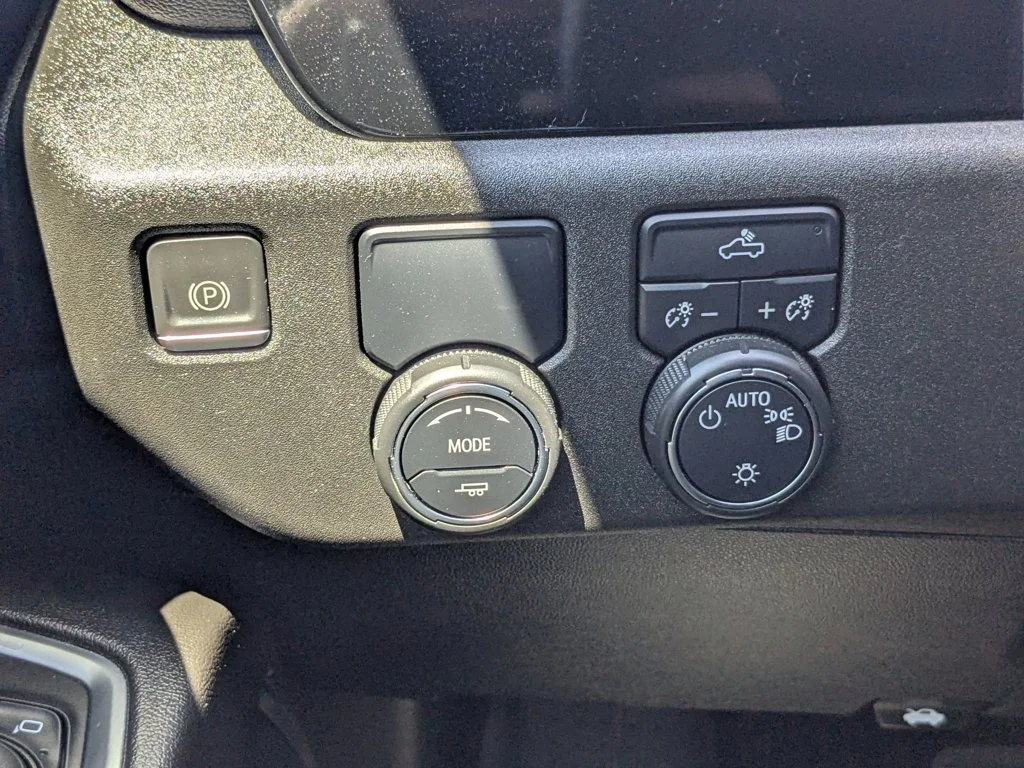Used 2022 Summit White Chevrolet LT image 21