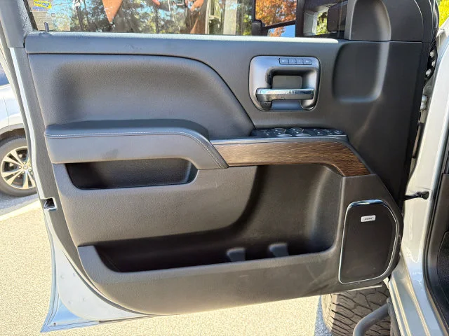 Used 2019 QUICKSILVER METALLIC GMC Denali image 10