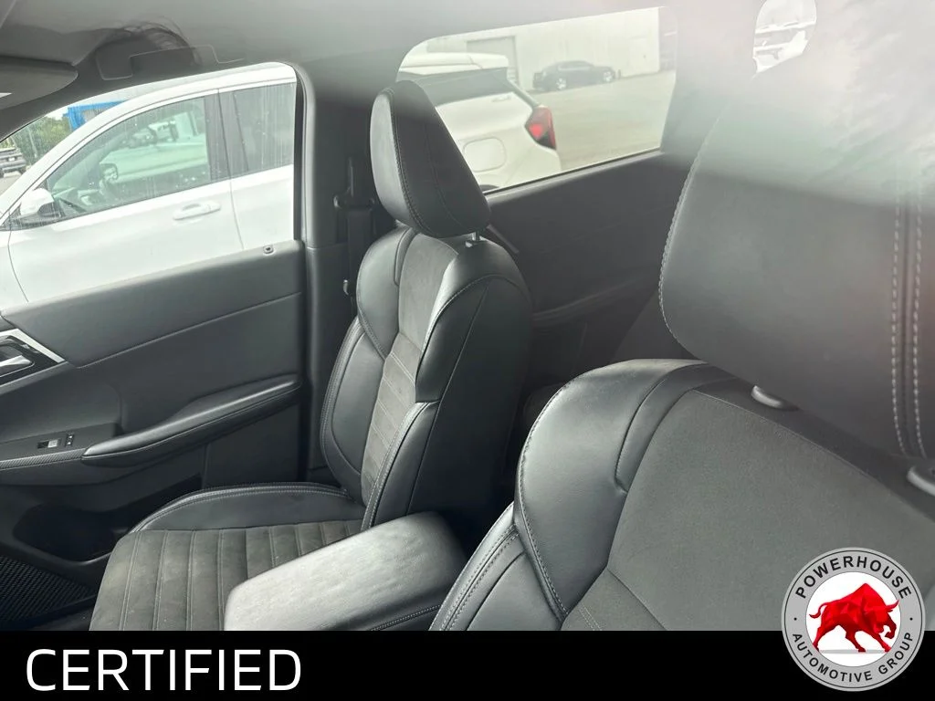 Used 2024  Mitsubishi  image 5