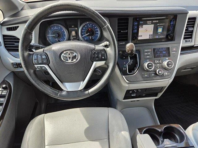 Used 2015 Silver Sky Metallic Toyota XLE Premium 8-Passenger image 22