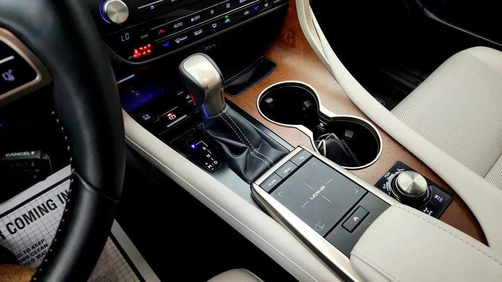 Used 2022 Eminent White Pearl Lexus RX 350L AWD w/ Premium Package & Heated/Ventilated Seats image 16