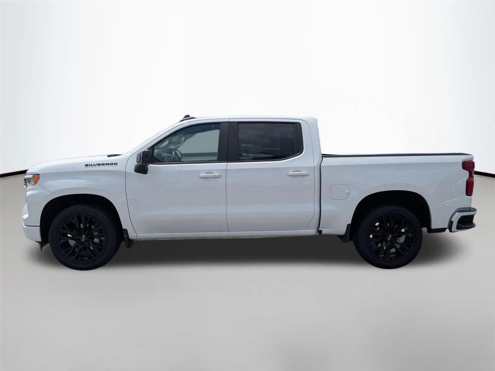 Used 2022 Summit White Chevrolet RST image 8