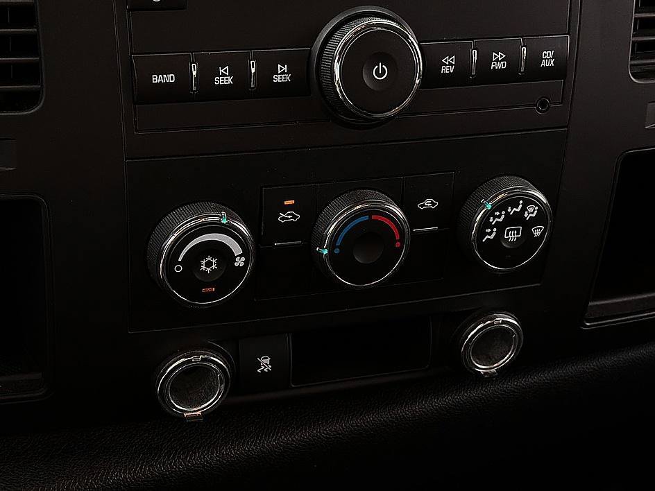 Used 2010 Sheer Silver Metallic Chevrolet LT image 16