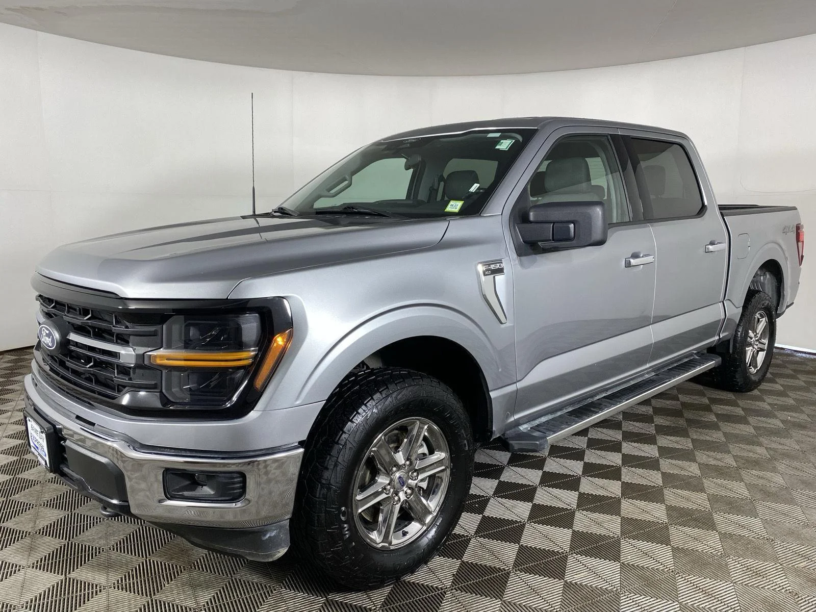 Used 2025 Iconic Silver Ford XLT image 3