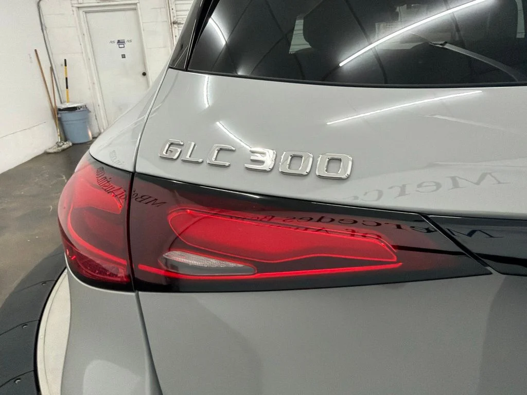 New 2027 White Mercedes-Benz GLC 300 image 11