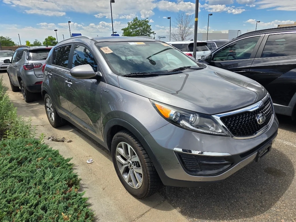 Used 2016 Mineral Silver Kia LX image 13