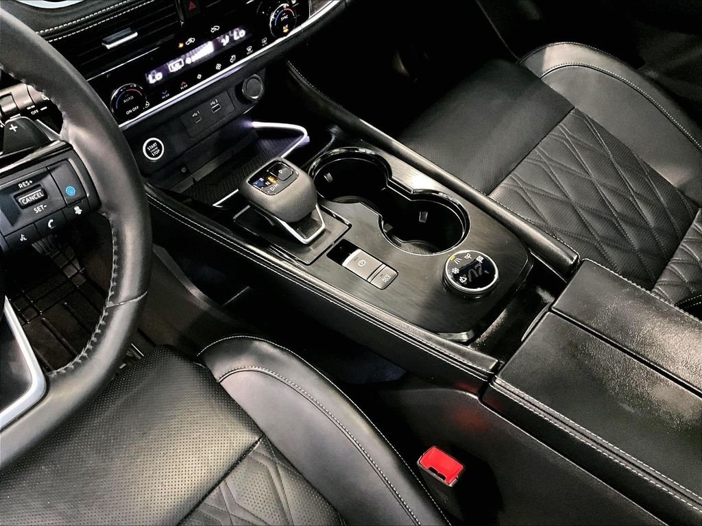 Used 2023 Black Nissan Platinum image 21