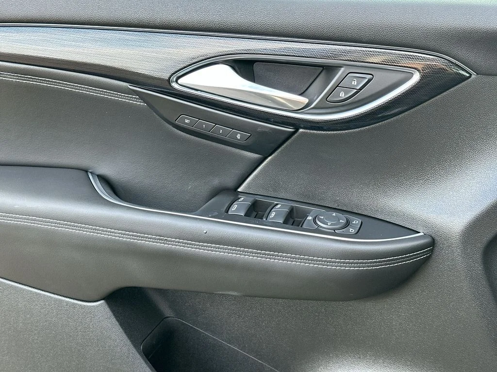 Used 2023 Black Buick Essence image 11