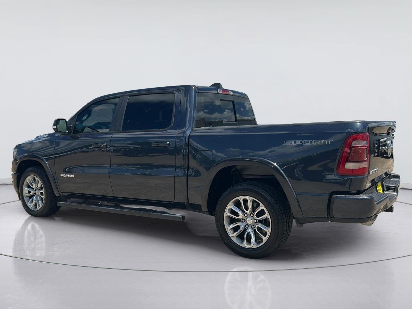 Used 2020 Diamond Black Crystal Pearlcoat Ram Laramie image 4