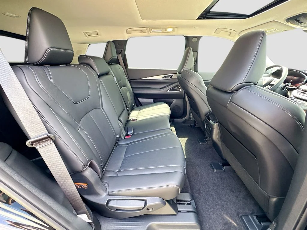 New 2027 MINERAL BLACK INFINITI Luxe FWD image 30