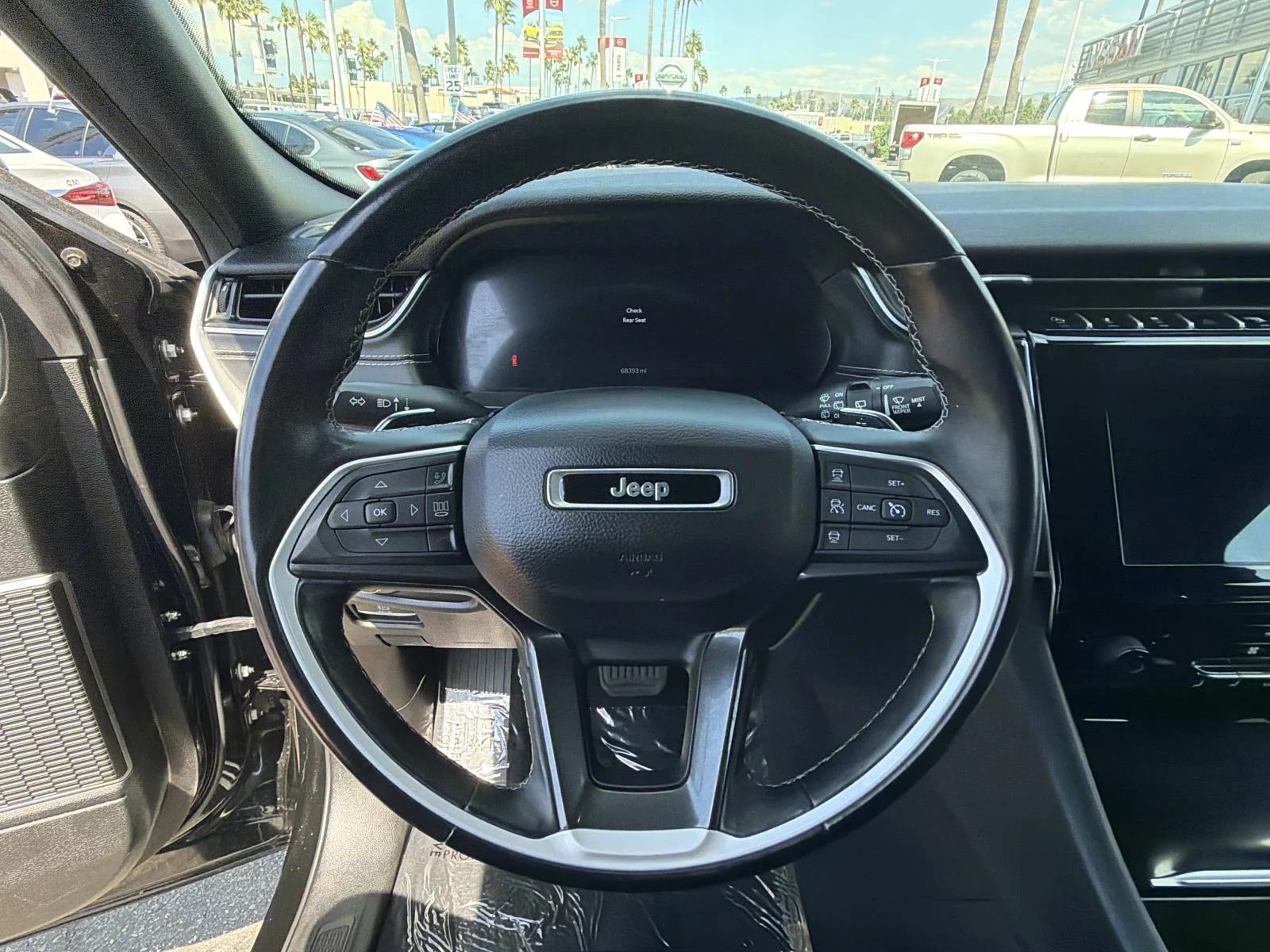 Used 2022 Diamond Black Crystal Pearlcoat Jeep Altitude image 10