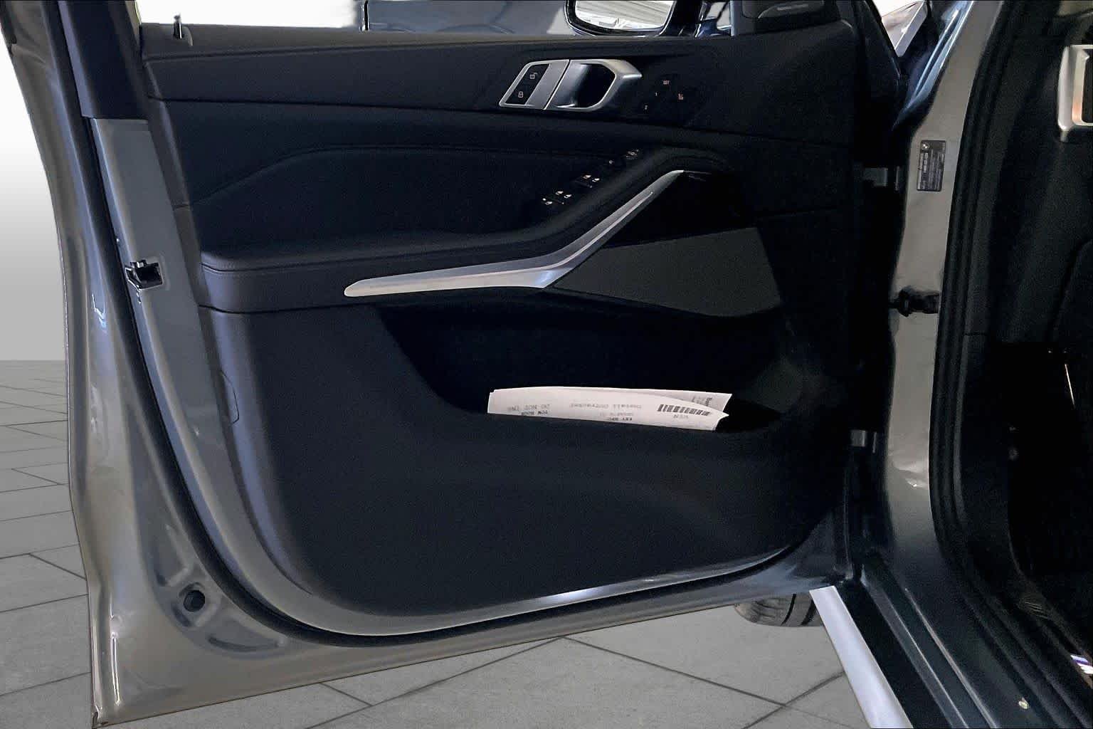 New 2026 Skyscraper Grey Metallic BMW xDrive40i image 10