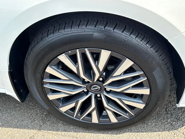 Certified Used 2023 White Nissan 2.5 SV image 7