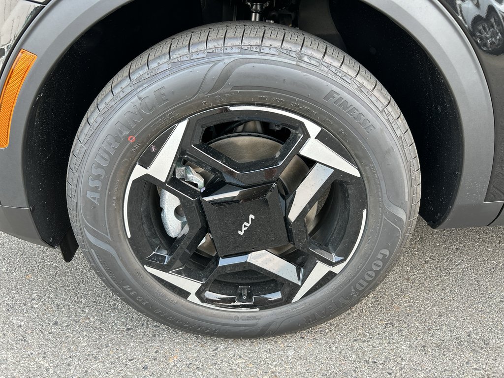 New 2027 Fusion Black Kia EX image 9
