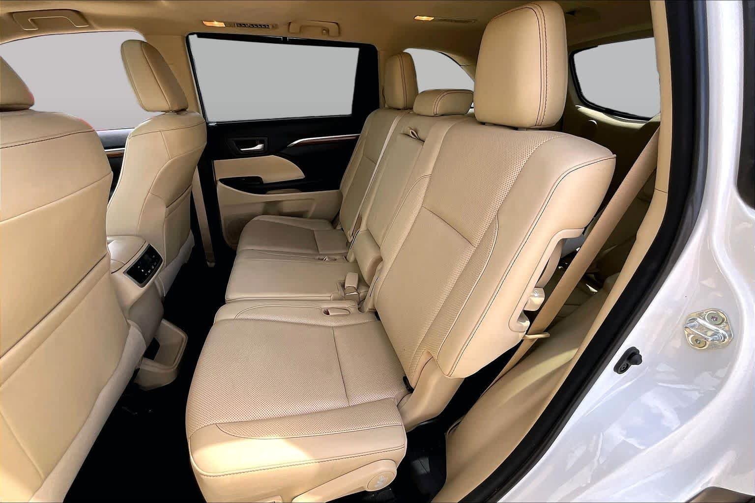 Used 2017 Blizzard Pearl Toyota Limited image 20