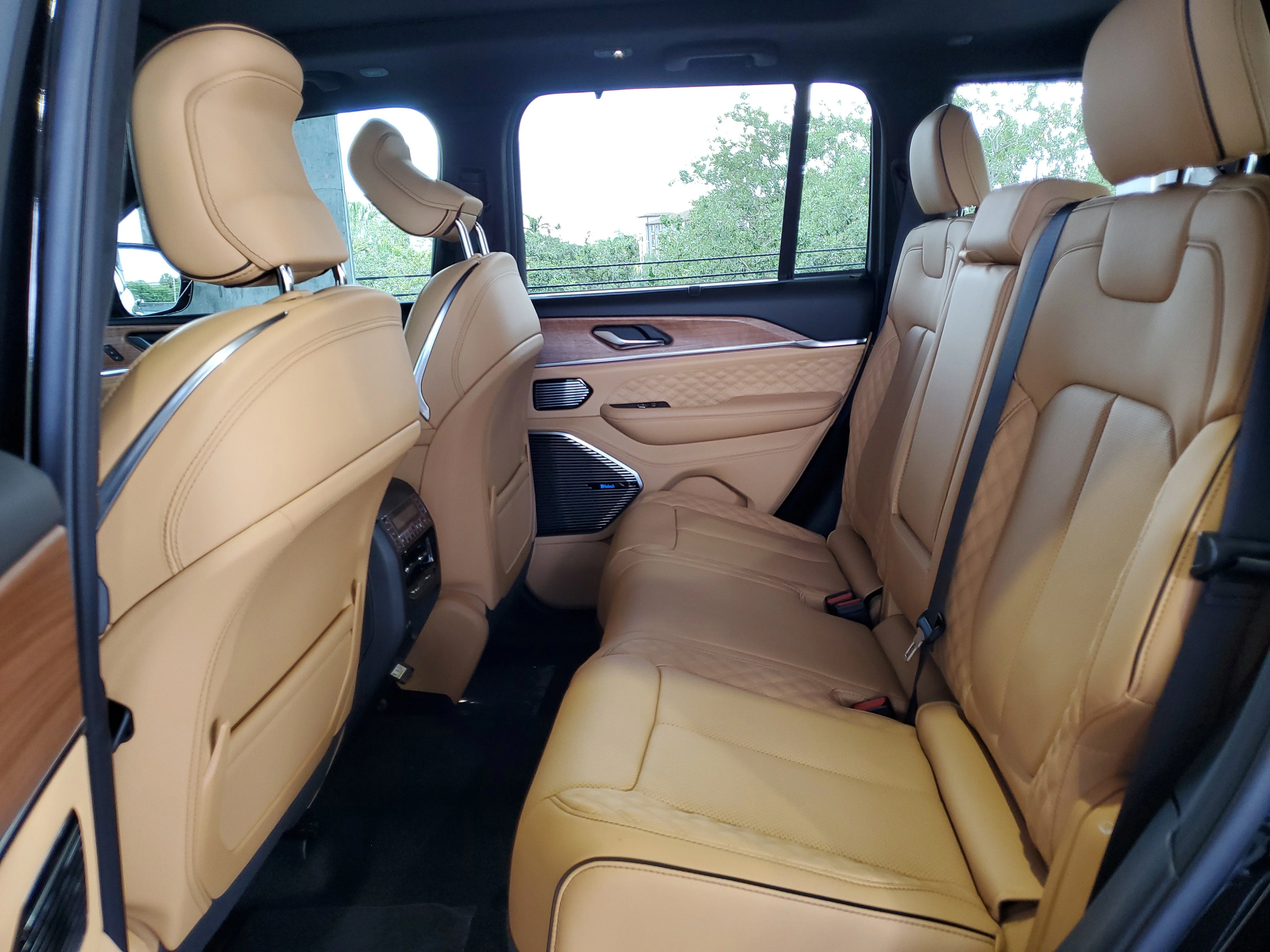 New 2026 Diamond Black Crystal Pearl-Coat Exterior Paint Jeep Summit image 9