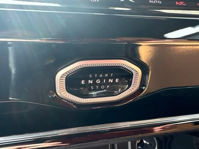 New 2027 White/off-white Jeep Summit image 27