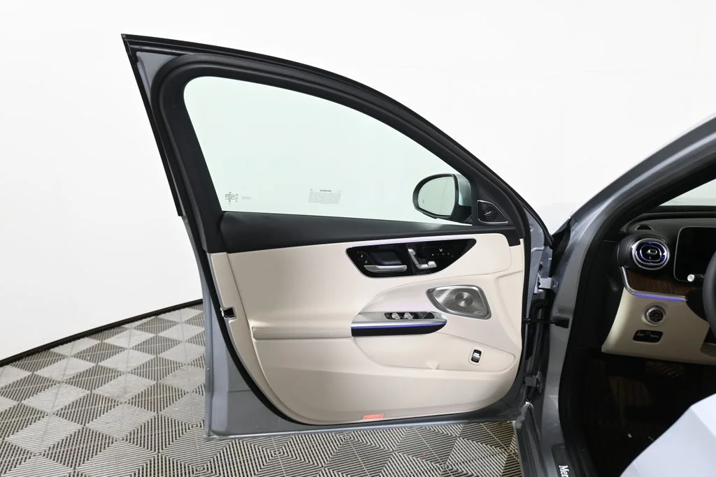 Used 2026  Mercedes-Benz C 300 image 27