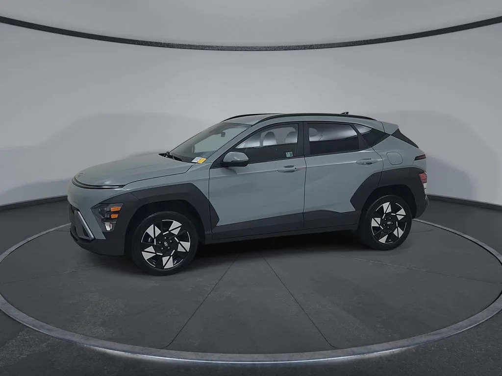 Used 2025 Green Hyundai SEL image 8