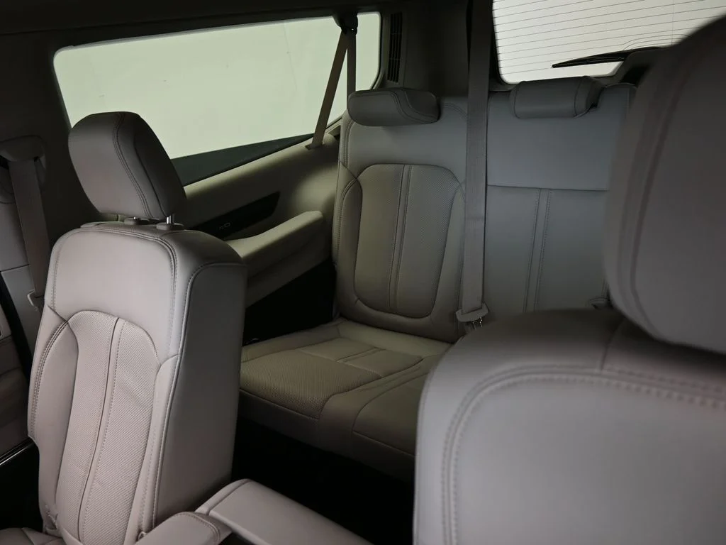 Used 2024 Diamond Black Crystal Pearlcoat Jeep Base image 46