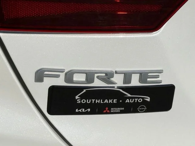 Used 2024 White Kia LXS image 25