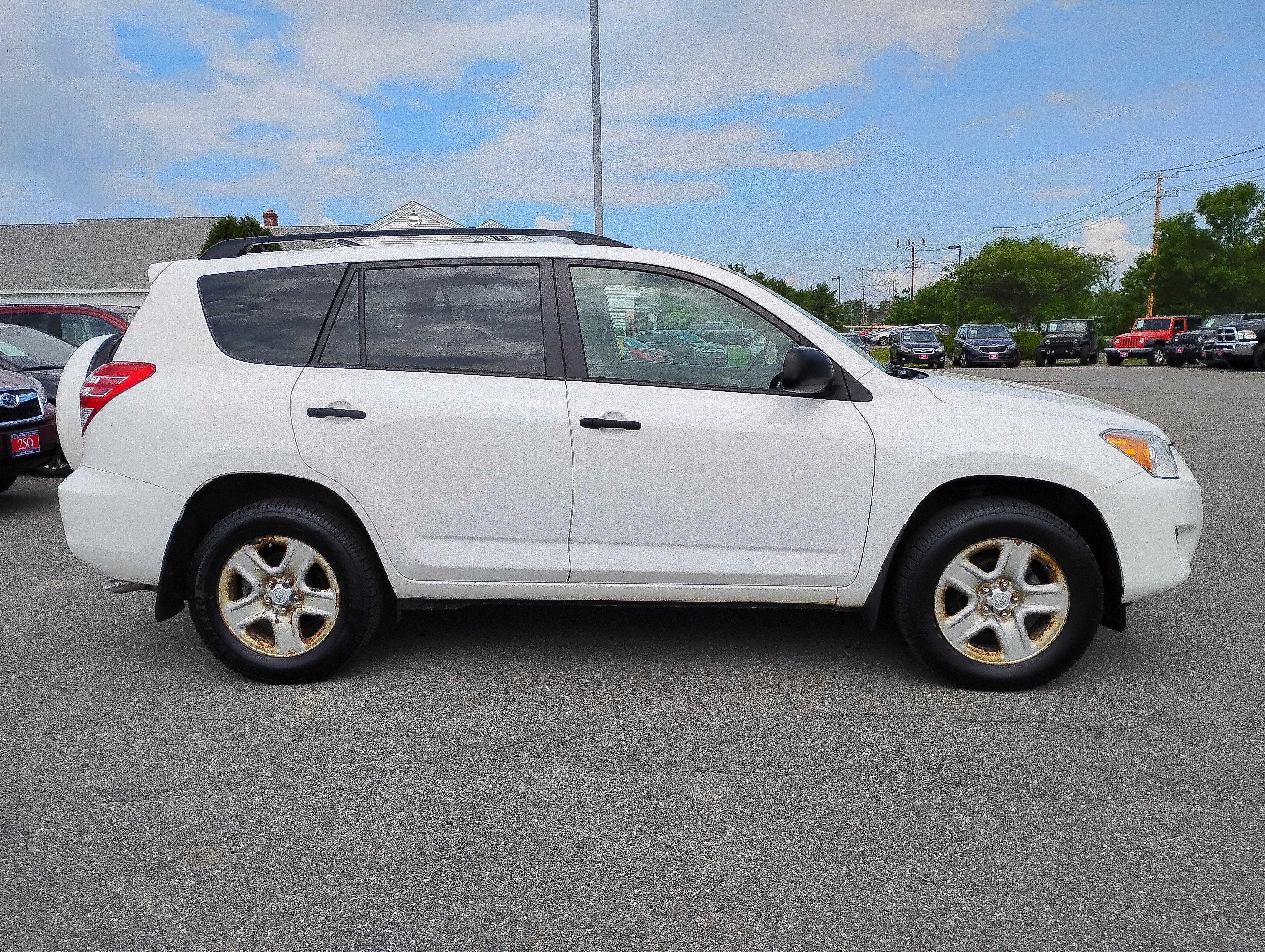 Used 2010 SUPER WHITE Toyota 4DR 4WD 4CYL 4SPD image 4