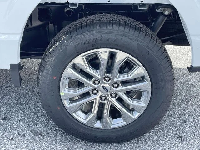 New 2026 Oxford White Ford XLT image 8