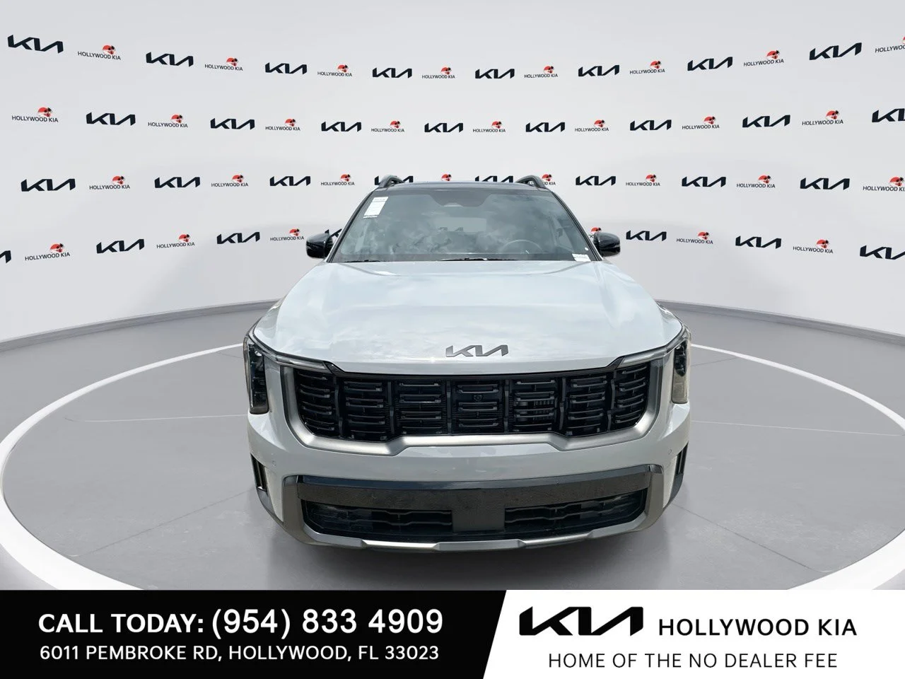 New 2025 Wolf Gray Kia  image 3