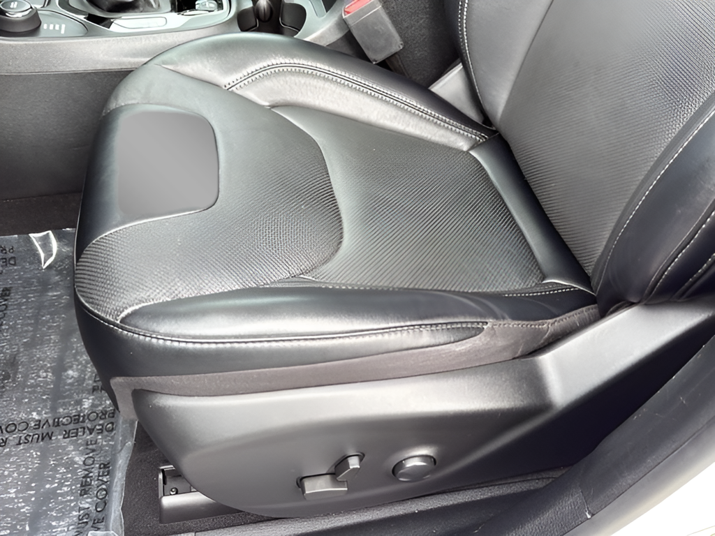 Used 2022 White Jeep Limited image 16