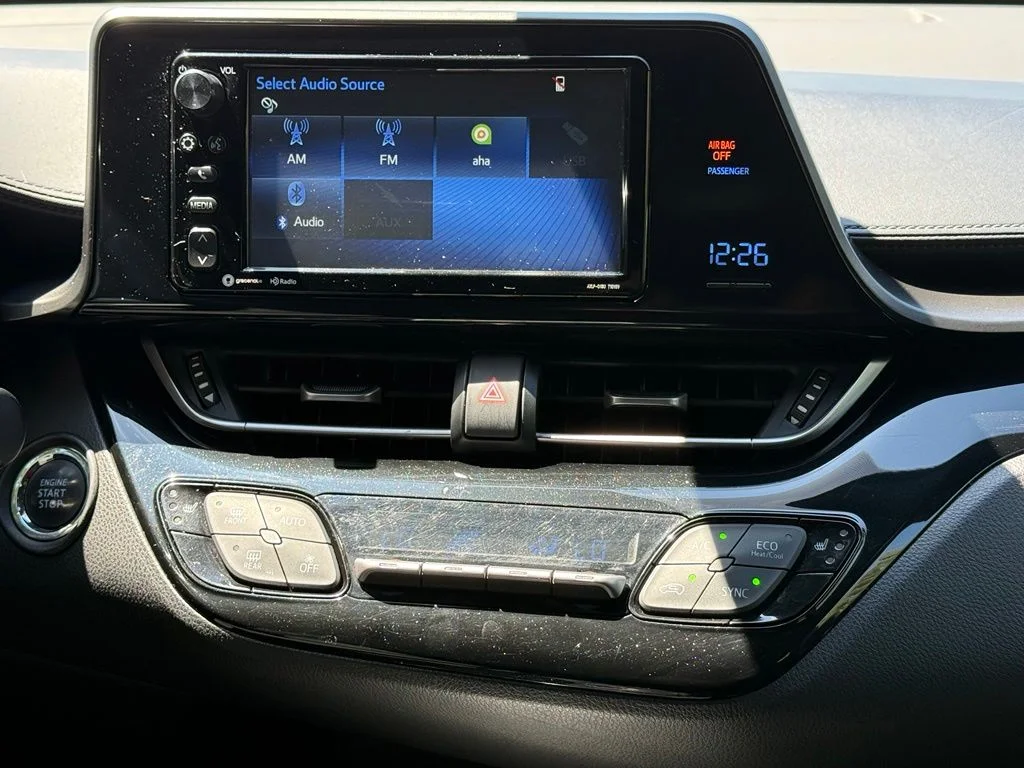 Used 2018 White Toyota XLE Premium image 26