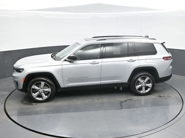 Used 2021 Silver Jeep Limited image 12