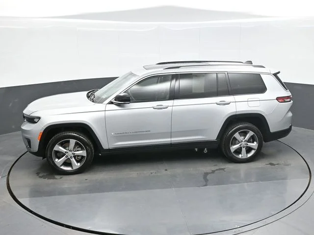 Used 2021 Silver Jeep Limited image 12