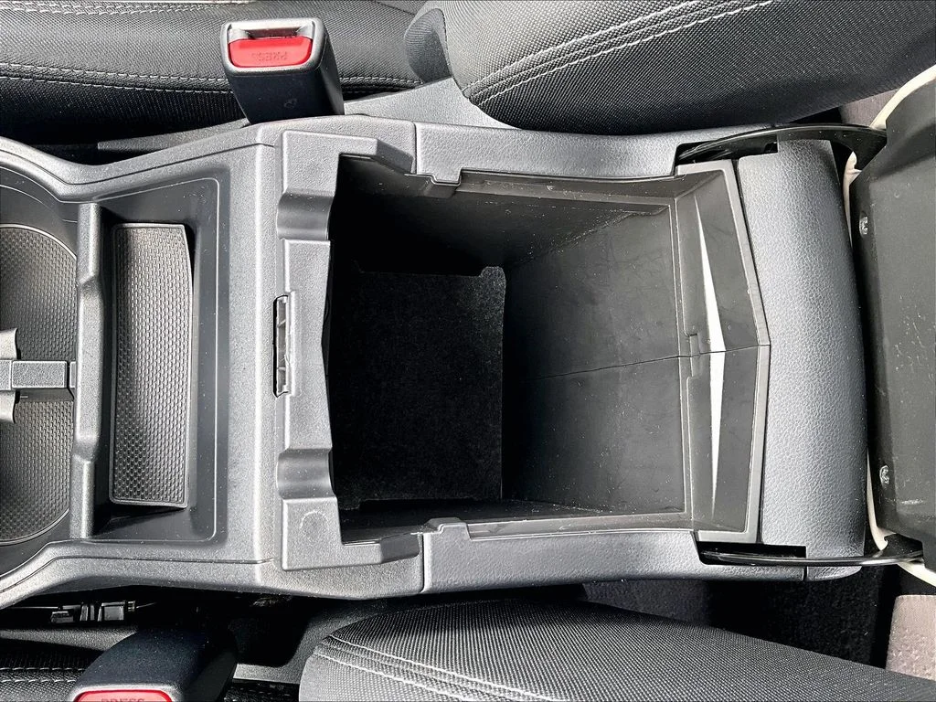 Used 2023 White Subaru Base image 33