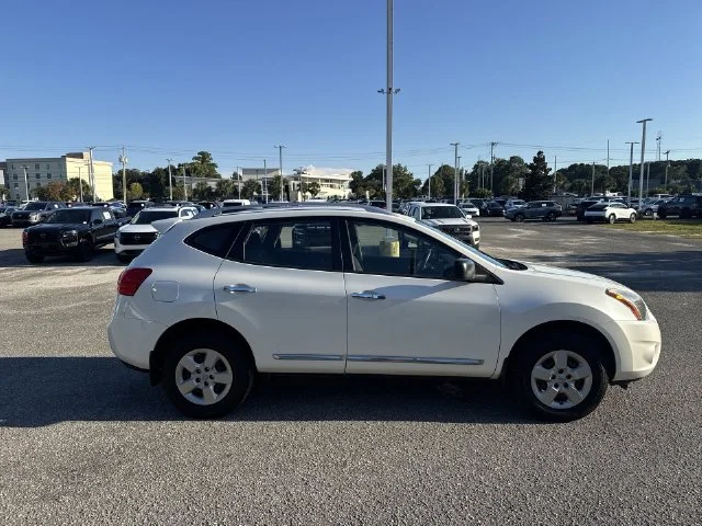 Used 2015 White Nissan S image 4