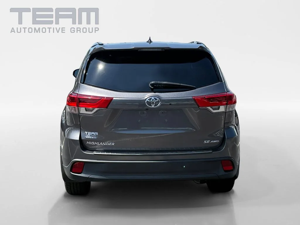Used 2018 Gray Toyota SE image 6