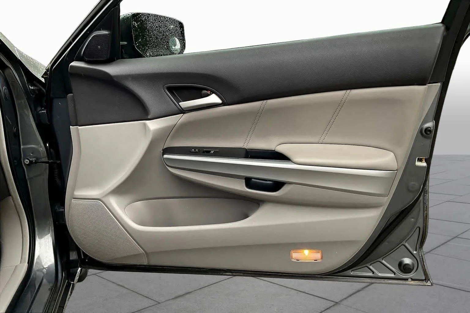 Used 2009 Polished Metal Metallic Honda EX-L image 22