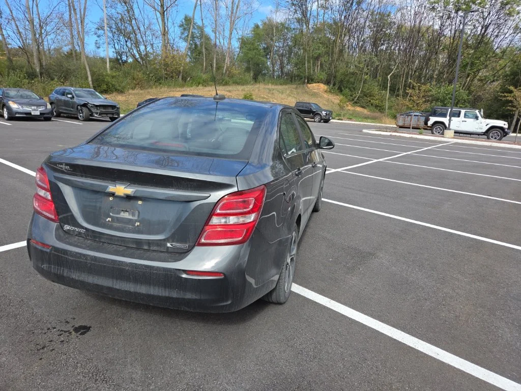 Used 2019 Gray Chevrolet Premier image 17