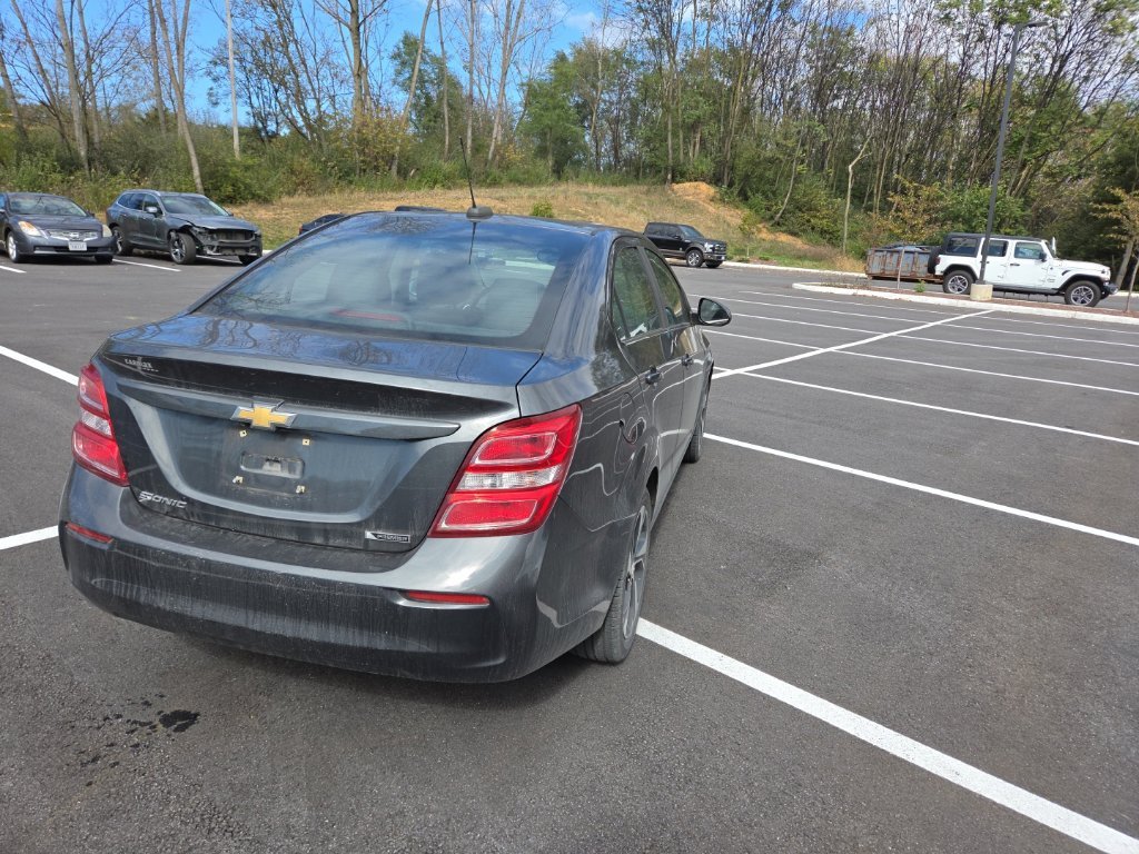 Used 2019 Gray Chevrolet Premier image 17