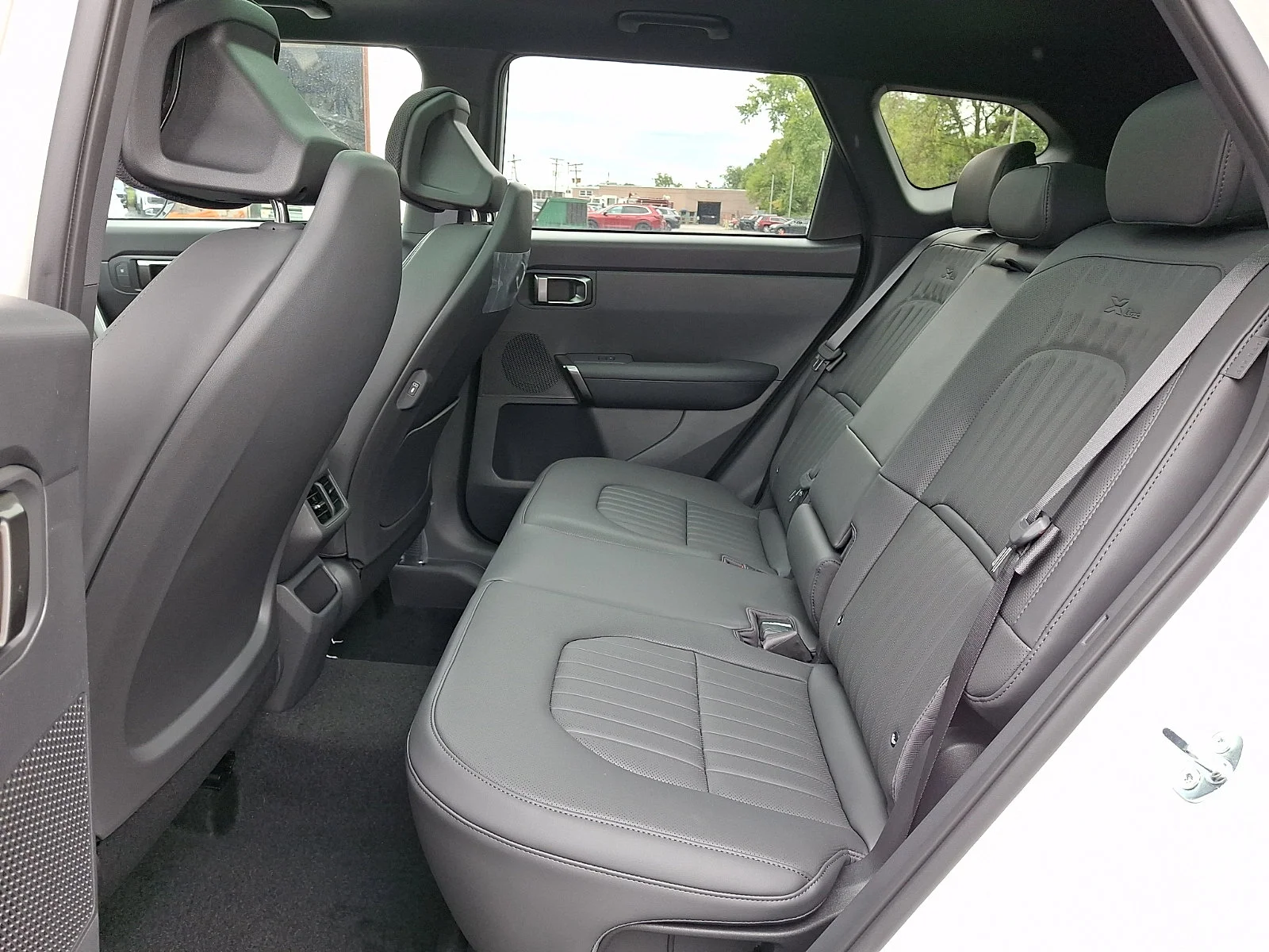 New 2027 White Kia X-Line S image 9
