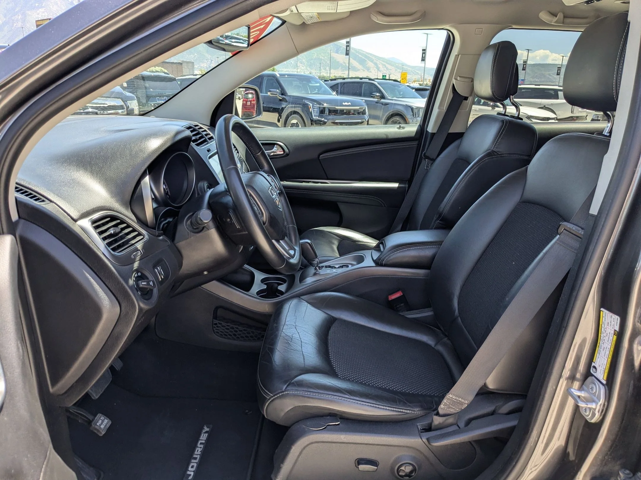 Used 2017 Granite Pearlcoat Dodge Crossroad Plus image 21