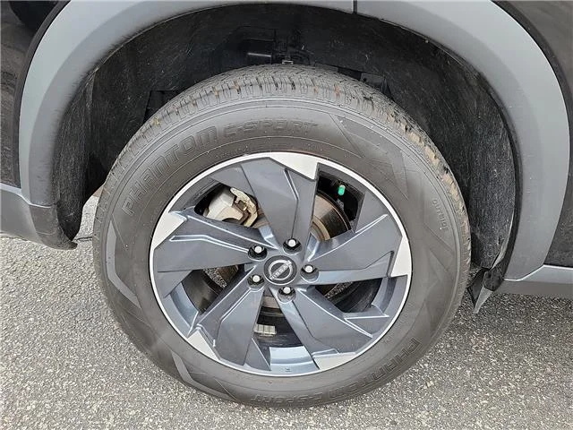 Used 2025 Super Black Nissan SV Front-Wheel Drive image 7