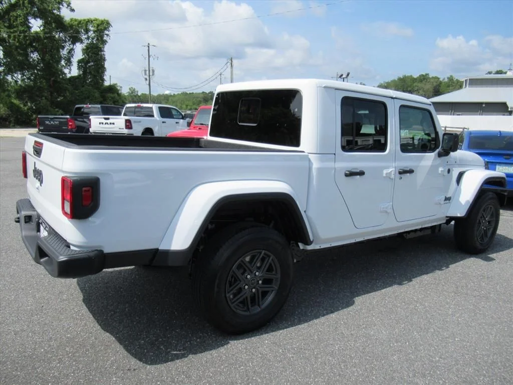 New 2026 Bright White Clear-Coat Exterior Paint Jeep Sport S image 6
