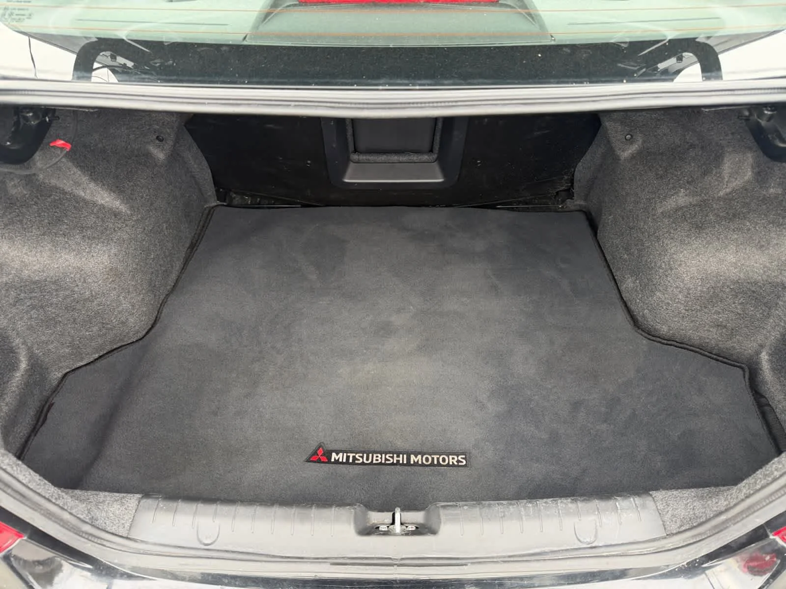 Used 2019 Mystic Black Metallic Mitsubishi ES image 17