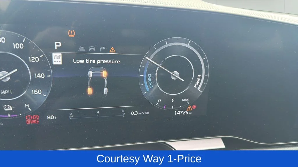 Used 2025 Black Kia Wind image 12