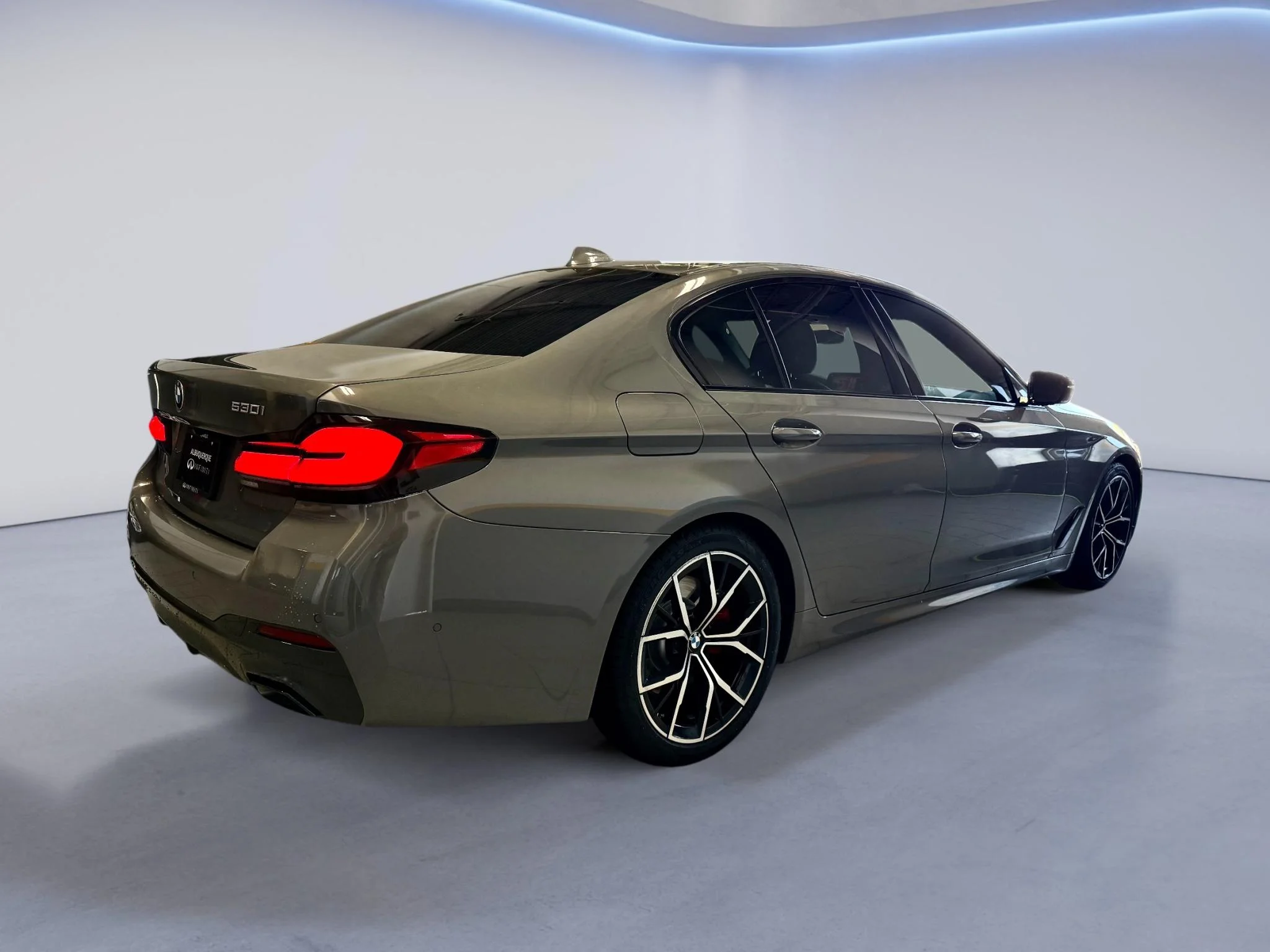 Used 2022 Bernina Grey Amber Effect Metallic BMW 530i image 7