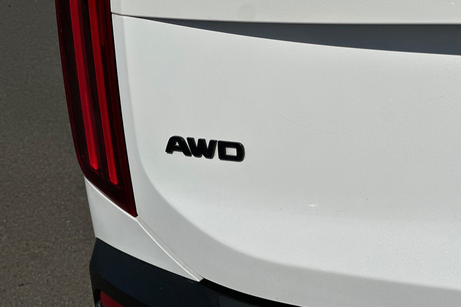 Used 2021 White Kia EX image 33