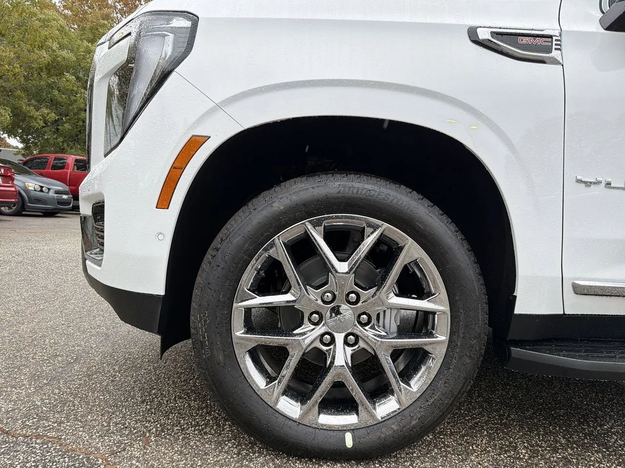 Used 2026 Summit White GMC Elevation image 28