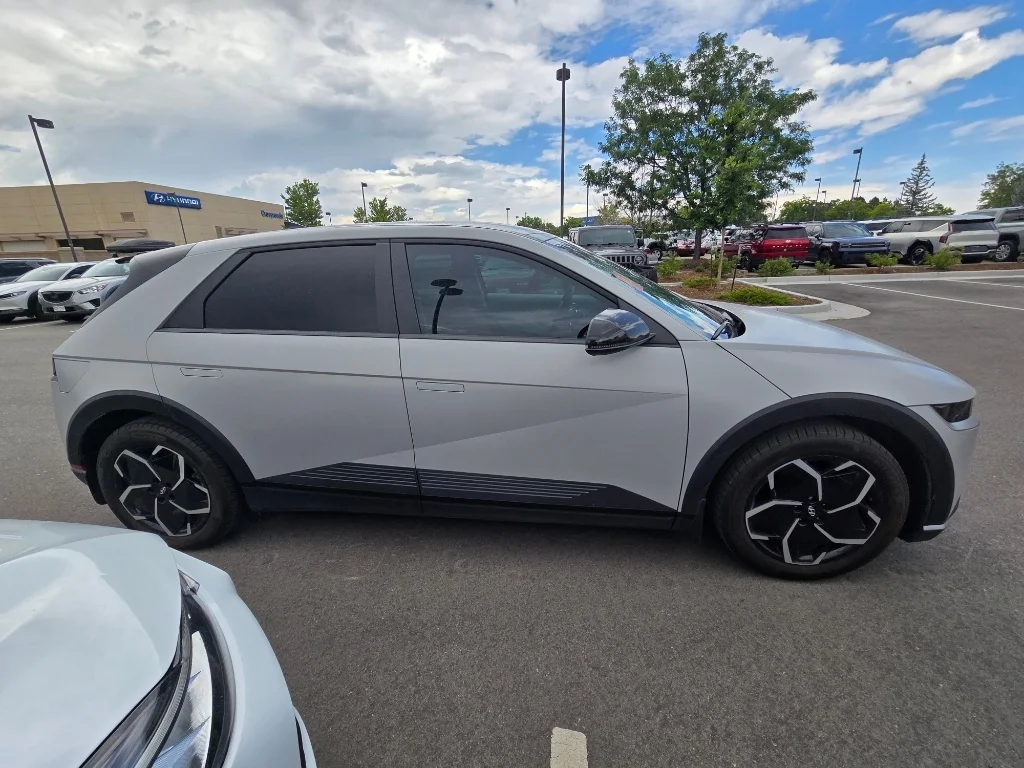 Used 2024 Cyber Gray Hyundai SEL image 17